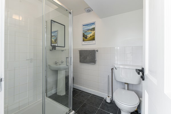 Foto van Cottage in Snowdonia met Filmkamer & Uitzicht - Vakantiehuis in Blaenau Ffestiniog - BathRoom