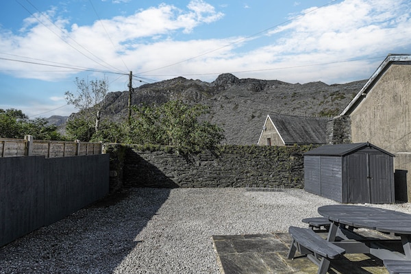 Foto van Cottage in Snowdonia met Filmkamer & Uitzicht - Vakantiehuis in Blaenau Ffestiniog - TerraceBalcony