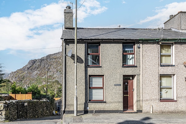 Foto van Cottage in Snowdonia met Filmkamer & Uitzicht - Vakantiehuis in Blaenau Ffestiniog - ExteriorSummer