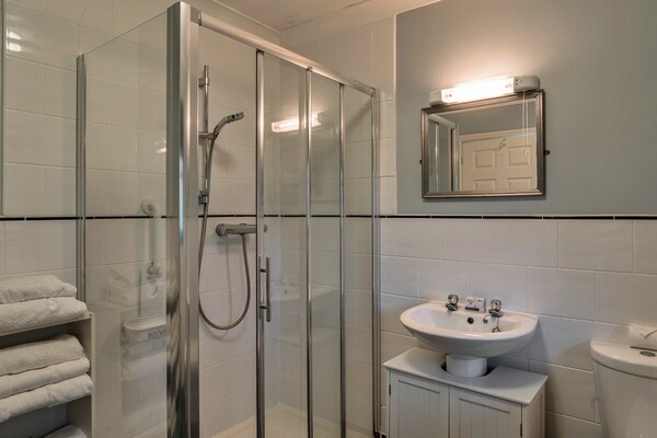 Foto van Bungalow in Cornwall met boomgaardzicht - Vakantiehuis in Hayle - BathRoom