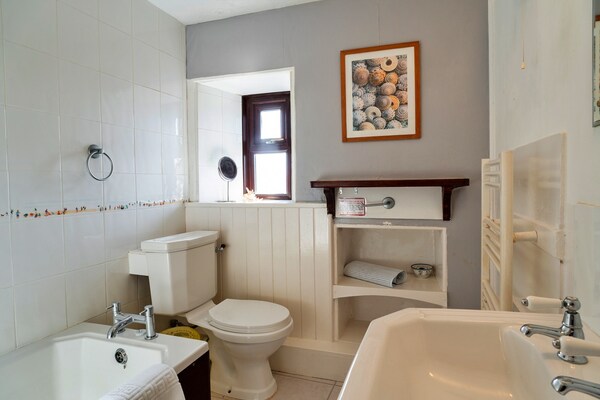 Foto van Cottage in Sennen met Uitzicht op Zee - Vakantiehuis in Sennen - BathRoom