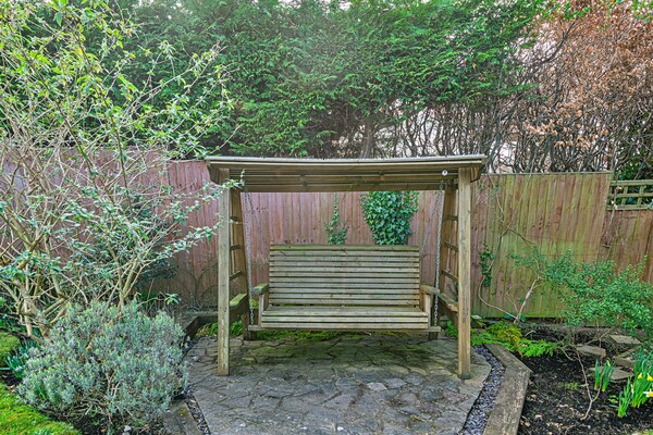 Foto van Bungalow in Dyserth met Hot Tub & Waterval - Vakantiehuis in Dyserth - GardenSummer