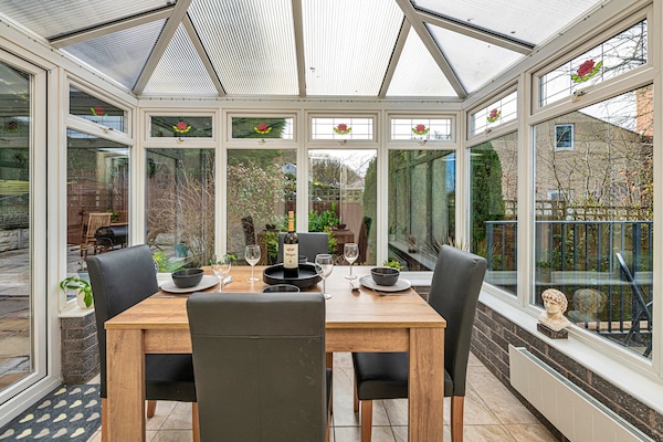 Foto van Bungalow in Dyserth met Hot Tub & Waterval - Vakantiehuis in Dyserth - DiningRoom