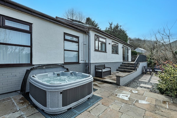 Foto van Bungalow in Dyserth met Hot Tub & Waterval - Vakantiehuis in Dyserth - PoolOfHouse