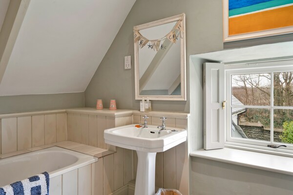 Foto van Schoolhuis in Cornwall bij Mawgan Porth - Vakantiehuis in St Eval - BathRoom