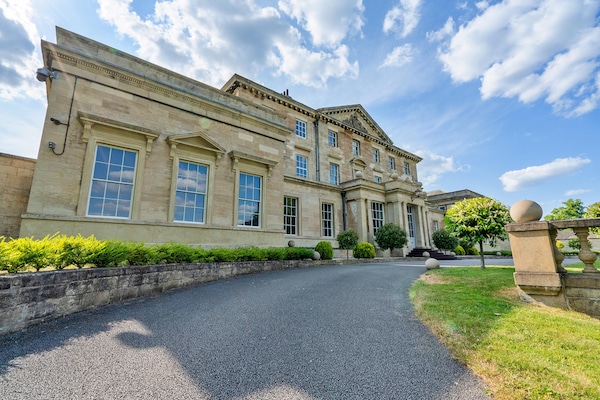 Foto van Georgian Hall in Hickleton met Grote Tuinen - Vakantiehuis in Doncaster - Outdoor