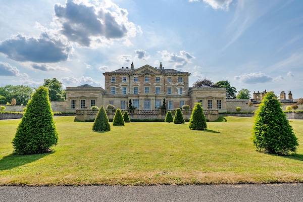 Foto van Georgian Hall in Hickleton met Grote Tuinen - Vakantiehuis in Doncaster - Outdoor
