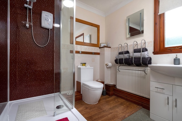 Foto van Cottage in Shropshire met privébubbelbad - Vakantiehuis in Craven Arms - BathRoom