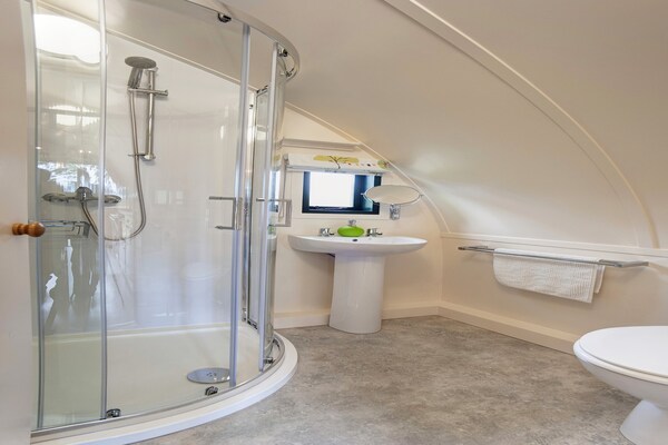 Foto van Huisdiervriendelijke hut aan het meer. - Vakantiehuis in Hexham - BathRoom