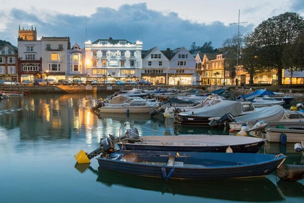 Foto van Lodge in de buurt van Blackpool Sands, Geen storting - AreaSummer5KM