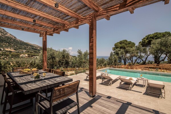 Foto van Villa in Zakynthos met privézwembad - Vakantiehuis in Vasilikos - PoolOfHouse