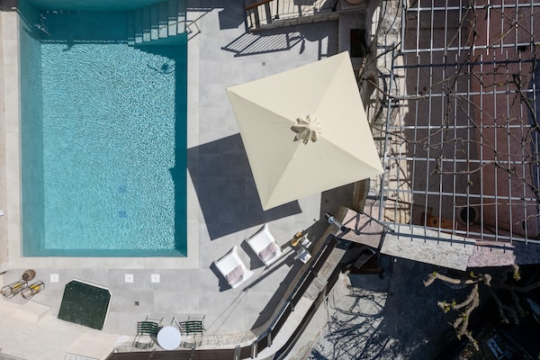 Foto van Villa in Garazo met Zwembad en Uitzicht - Vakantiehuis in Garazo - PoolOfHouse