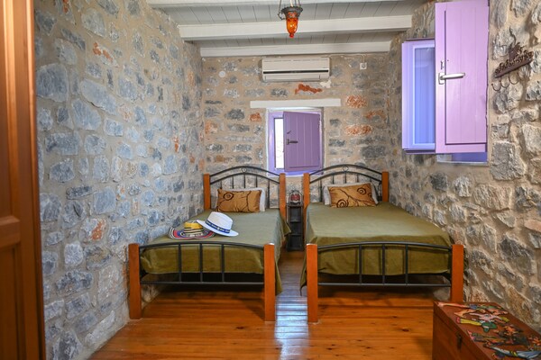 Foto van Villa in Mani nabij de Diros-grotten - Vakantiehuis in Pyrgos Dirou - BedRoom