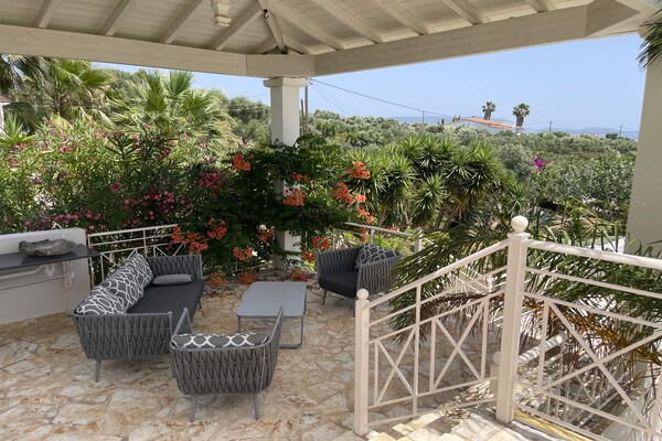 Foto van Luxe villa in Peloponnesos - Vakantiehuis in Kamaria - ExteriorSummer