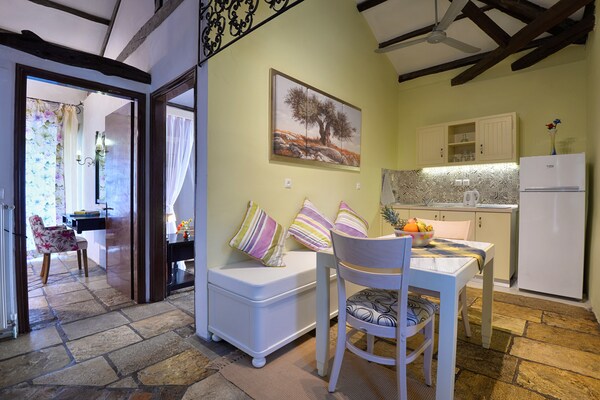 Foto van Appartement in Corfu bij de Zee - Vakantiehuis in Paleokastritsa, Corfu - LivingRoom