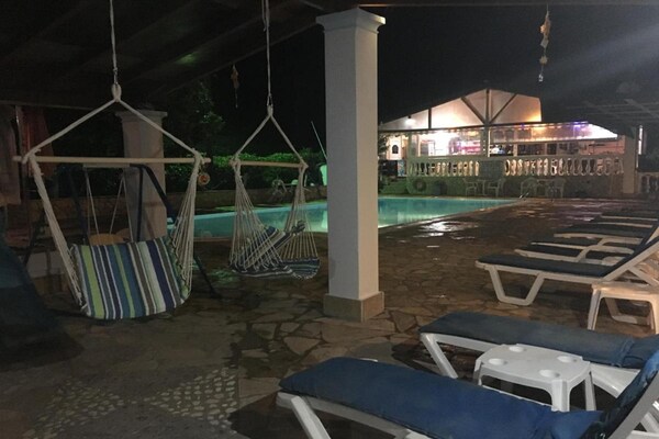 Foto van Appartement in Mpenitses met Zeezicht & Zwembad - Vakantiehuis in Mpenitses - Facilities