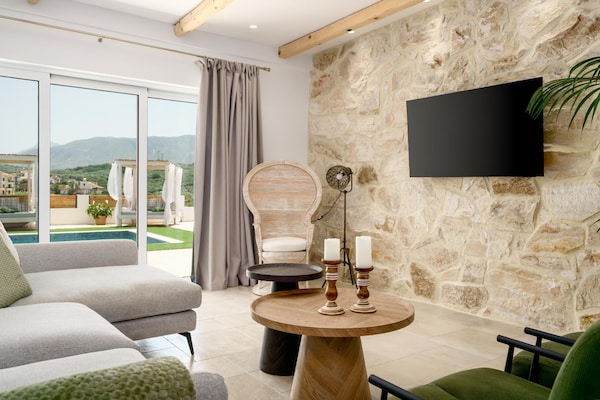 Foto van Stenen villa met privézwembad - Vakantiehuis in Dramia - LivingRoom