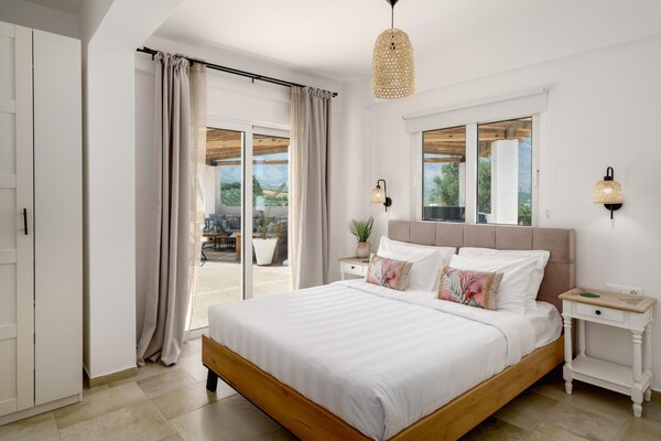 Foto van Stenen villa met privézwembad - Vakantiehuis in Dramia - BedRoom