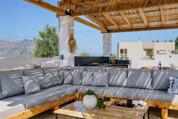 Foto van Stenen villa met privézwembad - Vakantiehuis in Dramia - TerraceBalcony