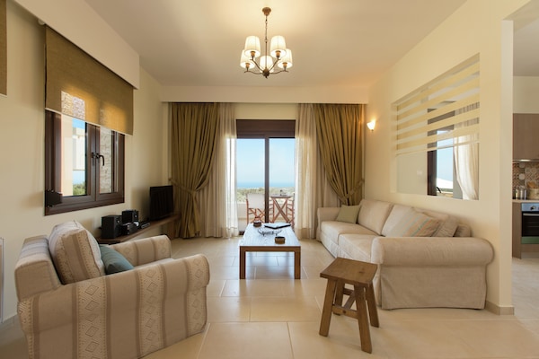Foto van Villa op Kreta met Privézwembad en Uitzicht - Vakantiehuis in Roupes - LivingRoom