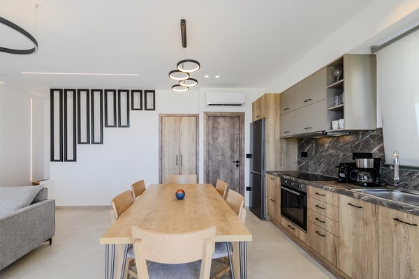 Foto van Villa in Mariou met Zwembad en Uitzicht - Vakantiehuis in Mariou - DiningRoom