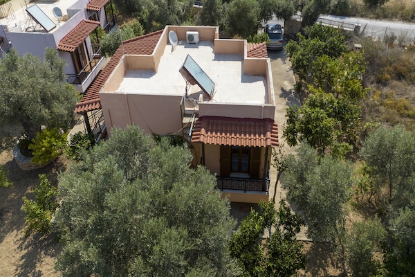 Foto van Villa op Kreta bij Strand en Olijfgaarden - Vakantiehuis in Pagkalohori, Rethymno - ExteriorSummer