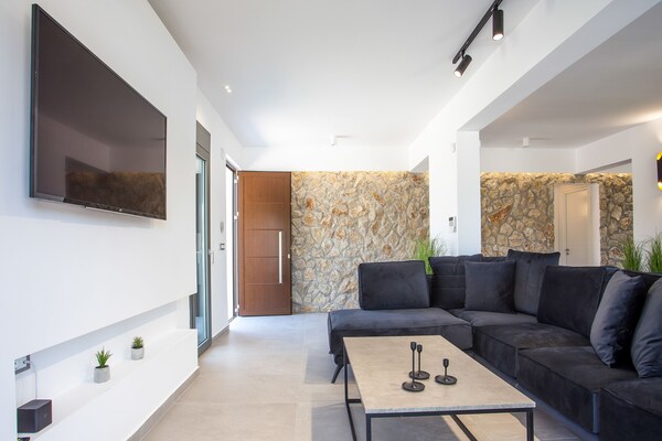 Foto van Luxe villa met privézwembad. - Vakantiehuis in Kalythies - LivingRoom