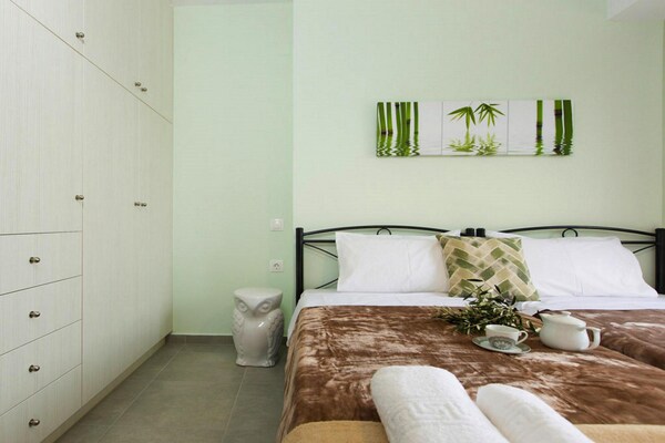 Foto van Kyrianna Villa met zwembad en uitzicht op zee - Vakantiehuis in Kyrianna - BedRoom