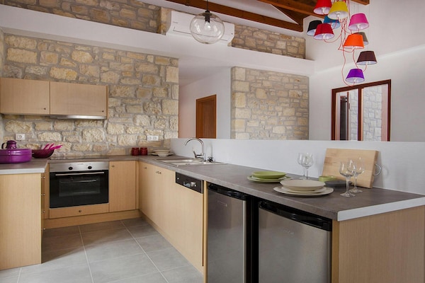 Foto van Kyrianna Villa met zwembad en uitzicht op zee - Vakantiehuis in Kyrianna - Kitchen