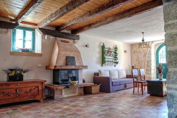 Foto van Villa op Krk met zwembad en buitenkeuken - Vakantiehuis in Krk - Malinska - LivingRoom