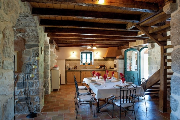 Foto van Villa op Krk met zwembad en buitenkeuken - Vakantiehuis in Krk - Malinska - Kitchen
