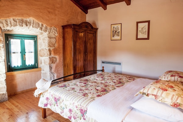 Foto van Villa op Krk met zwembad en buitenkeuken - Vakantiehuis in Krk - Malinska - BedRoom