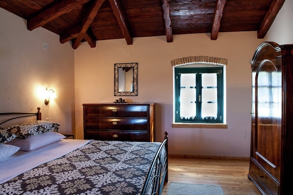 Foto van Villa op Krk met zwembad en buitenkeuken - Vakantiehuis in Krk - Malinska - BedRoom