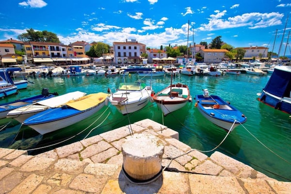 Foto van Villa op Krk met zwembad en buitenkeuken - Vakantiehuis in Krk - Malinska - AreaSummer5KM