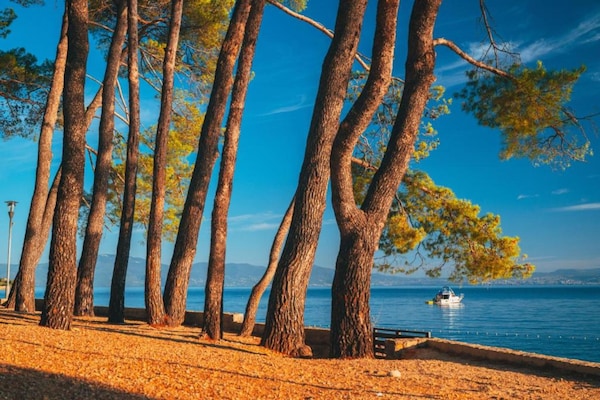 Foto van Villa op Krk met zwembad en buitenkeuken - Vakantiehuis in Krk - Malinska - AreaSummer5KM