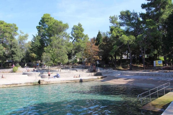 Foto van Villa op Krk met zwembad en buitenkeuken - Vakantiehuis in Krk - Malinska - AreaSummer5KM