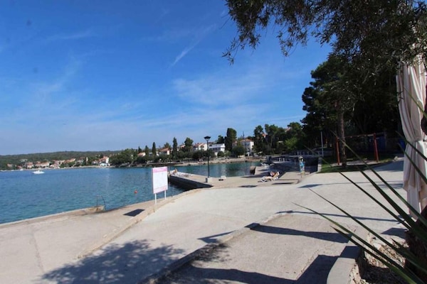 Foto van Villa op Krk met zwembad en buitenkeuken - Vakantiehuis in Krk - Malinska - AreaSummer5KM