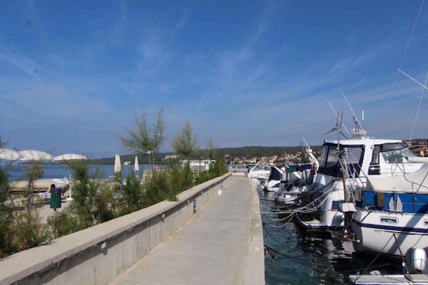 Foto van Villa op Krk met zwembad en buitenkeuken - Vakantiehuis in Krk - Malinska - AreaSummer5KM