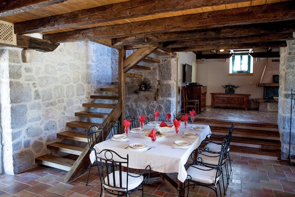 Foto van Villa op Krk met zwembad en buitenkeuken - Vakantiehuis in Krk - Malinska - DiningRoom