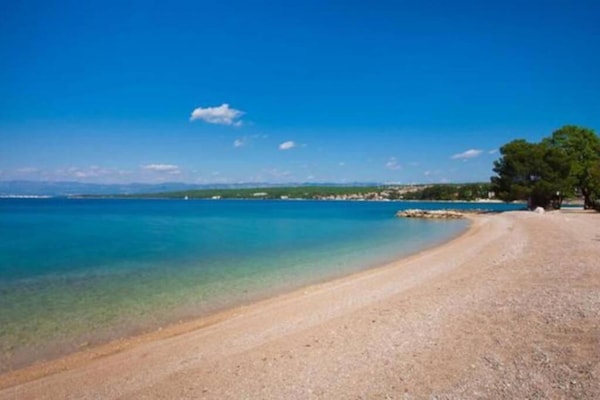 Foto van Villa op Krk met zwembad en buitenkeuken - Vakantiehuis in Krk - Malinska - AreaSummer5KM