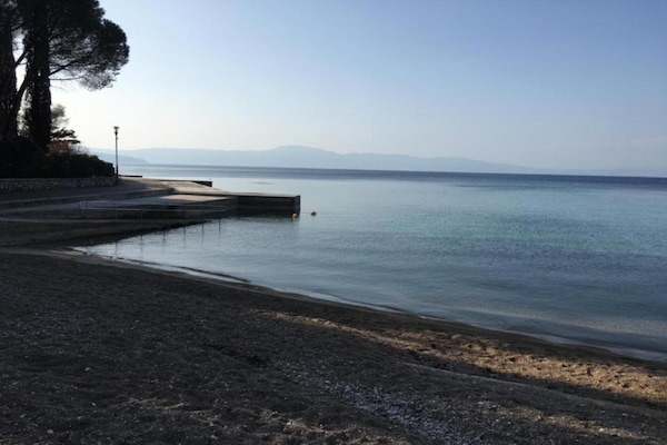 Foto van Villa op Krk met zwembad en buitenkeuken - Vakantiehuis in Krk - Malinska - AreaSummer5KM