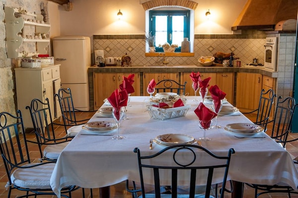 Foto van Villa op Krk met zwembad en buitenkeuken - Vakantiehuis in Krk - Malinska - Kitchen