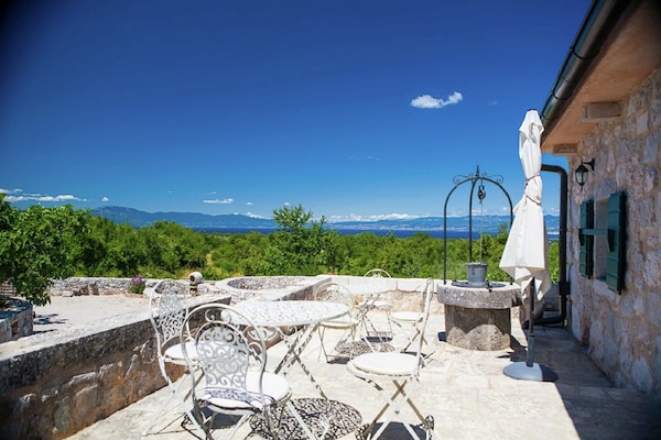 Foto van Villa op Krk met zwembad en buitenkeuken - Vakantiehuis in Krk - Malinska - TerraceBalcony