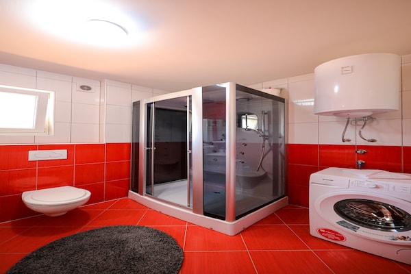 Foto van Vakantiehuis in Policnik met privézwembad - Vakantiehuis in Policnik - BathRoom