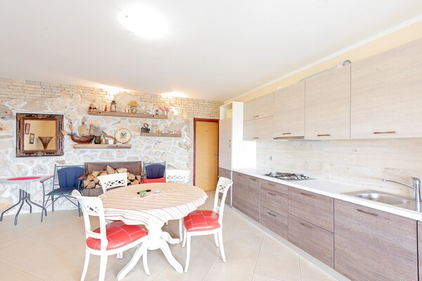 Foto van Vakantiehuis Mandre bij Prachtige Stranden - Vakantiehuis in Kolan - Kitchen