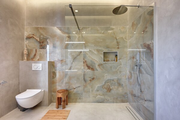 Foto van Villa in Stinjan met Zwembad en Zeezicht - Vakantiehuis in Stinjan - BathRoom