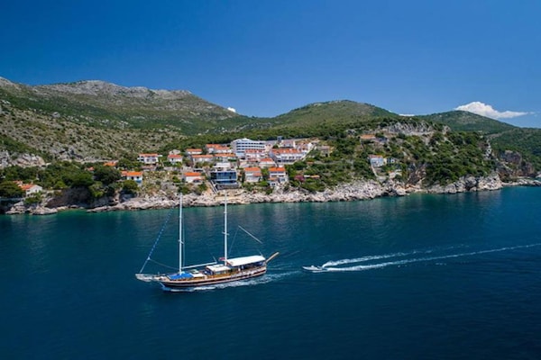 Foto van Apartments Aura - Comfort Studio Apartment 2 with shared swimming pool - Ambiance