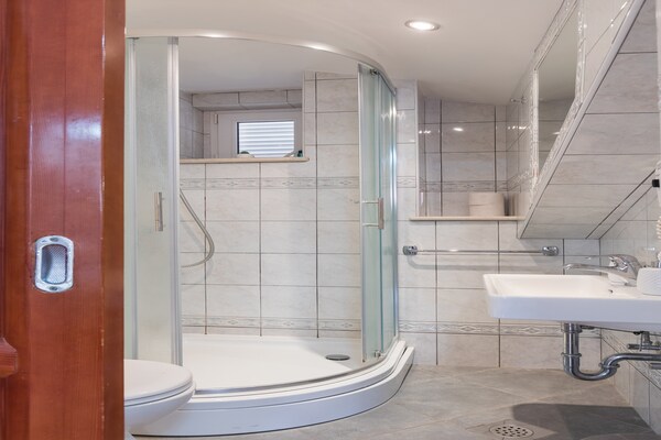 Foto van Apartments Ivana Old Town - Standard Studio - APT3 - BathRoom