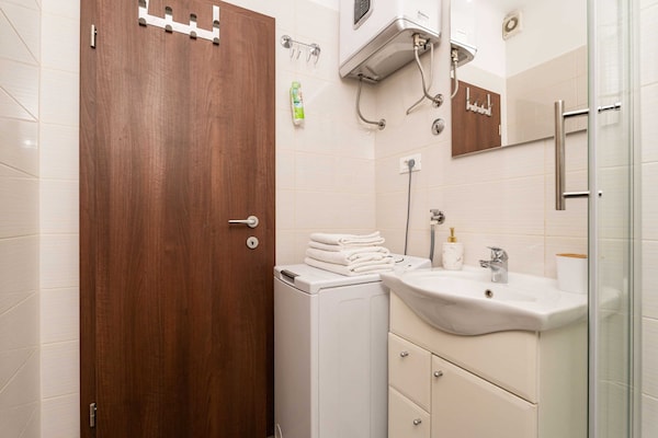 Foto van Apartment Family Tokić - One Bedroom Apartment with Terrace - BathRoom