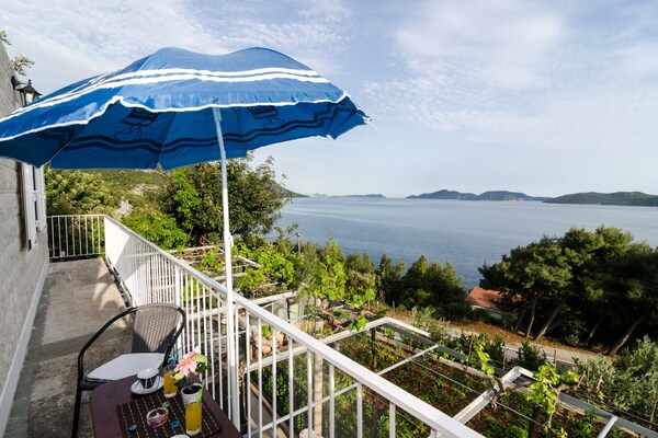 Foto van Apartment Giovani - Two Bedroom Apartment with Balcony and Sea View - terrace